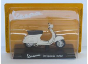 Vespa 50 special, white 1969