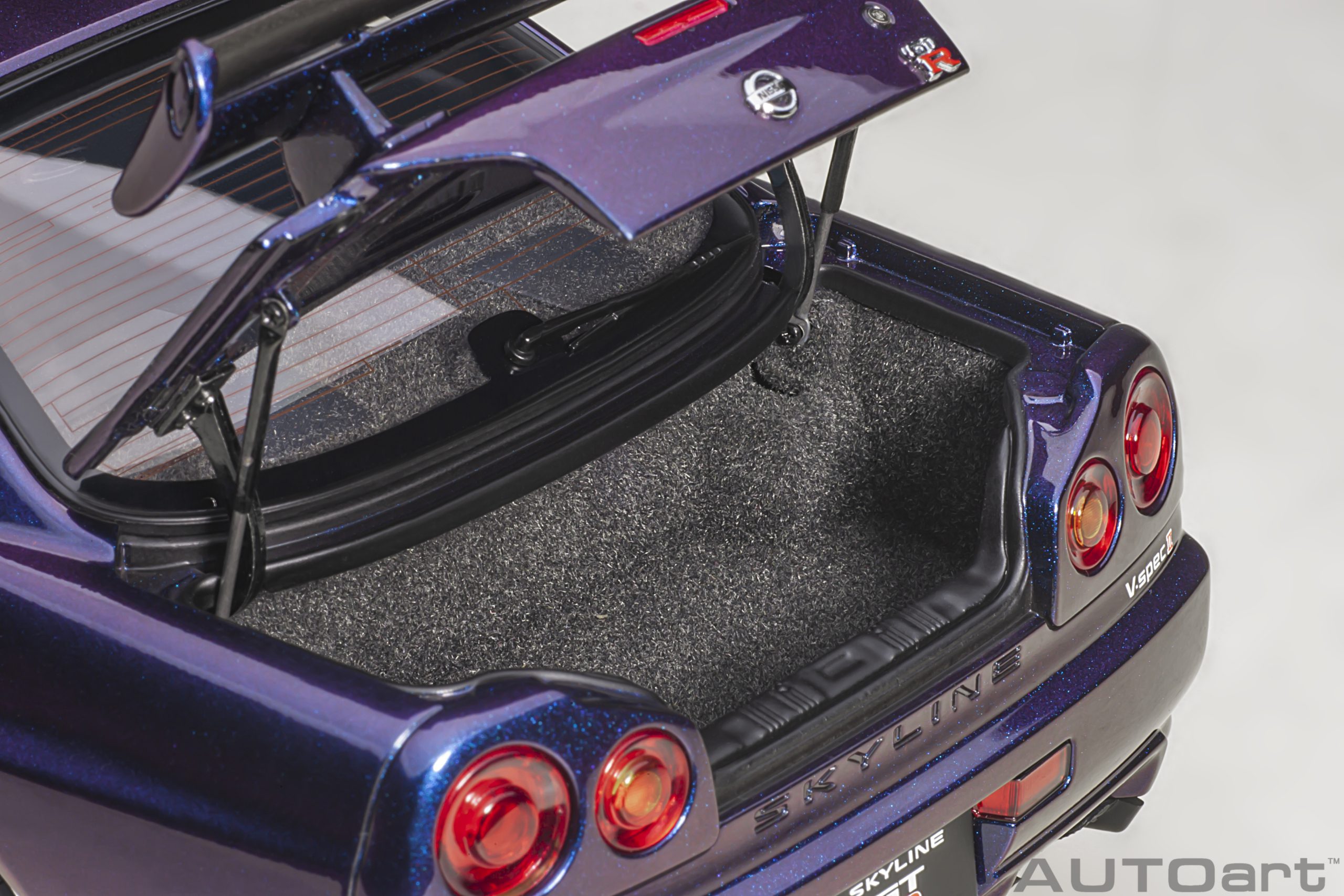 Nissan Skyline GT-R (R34) V-Spec II with BBS LM wheels (Midnight Purple III) - immagine 13