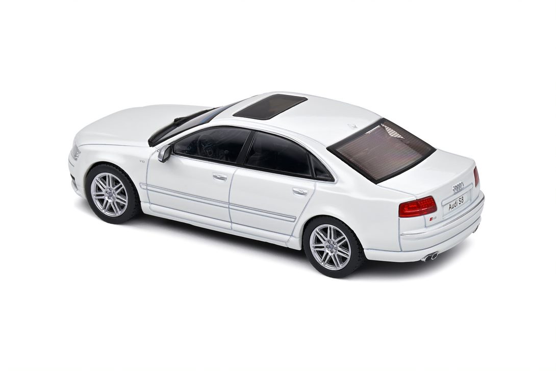 AUDI S8 (D3) WHITE – Bild 5