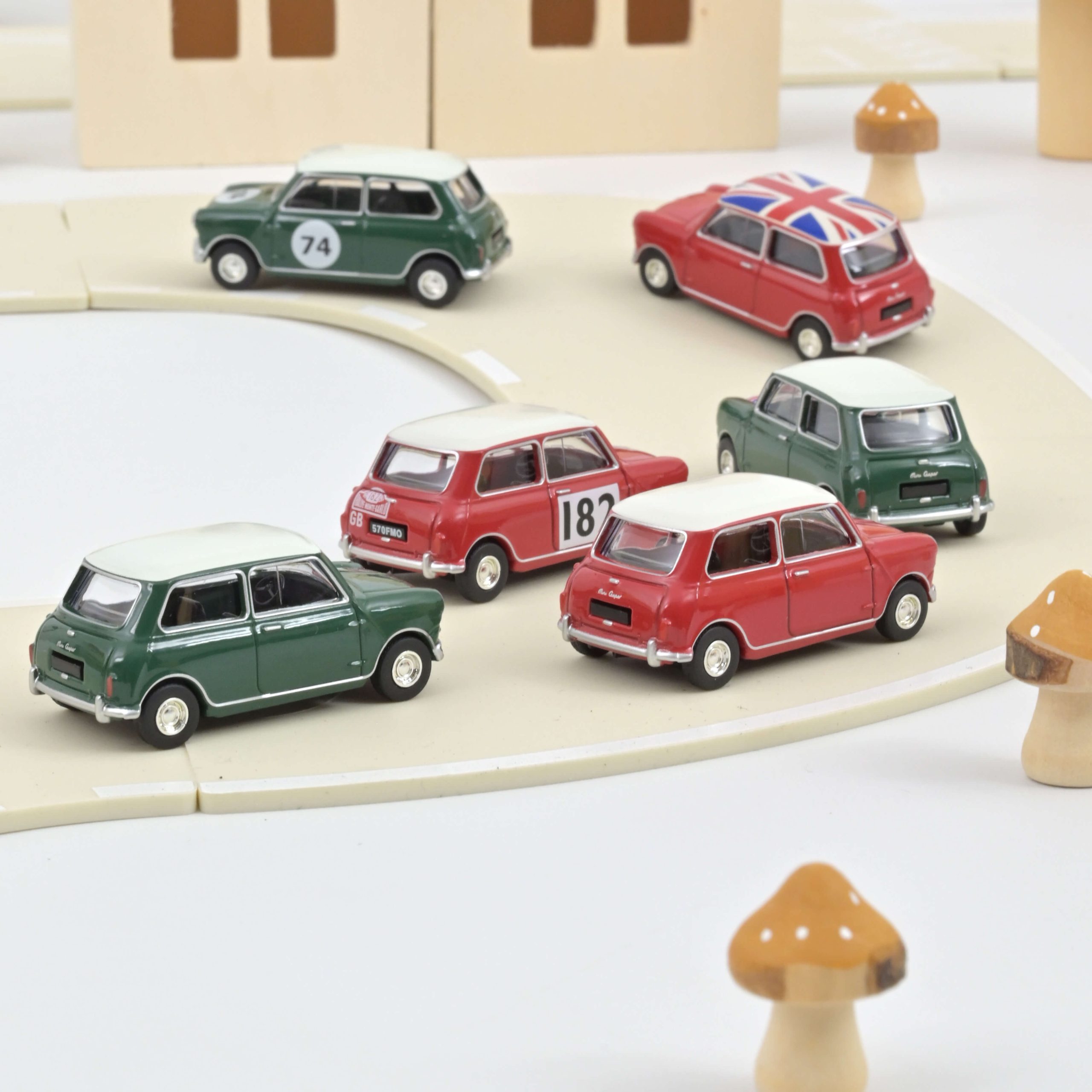 Mini Cooper S 1964 Almond Green and White Roof – Bild 3