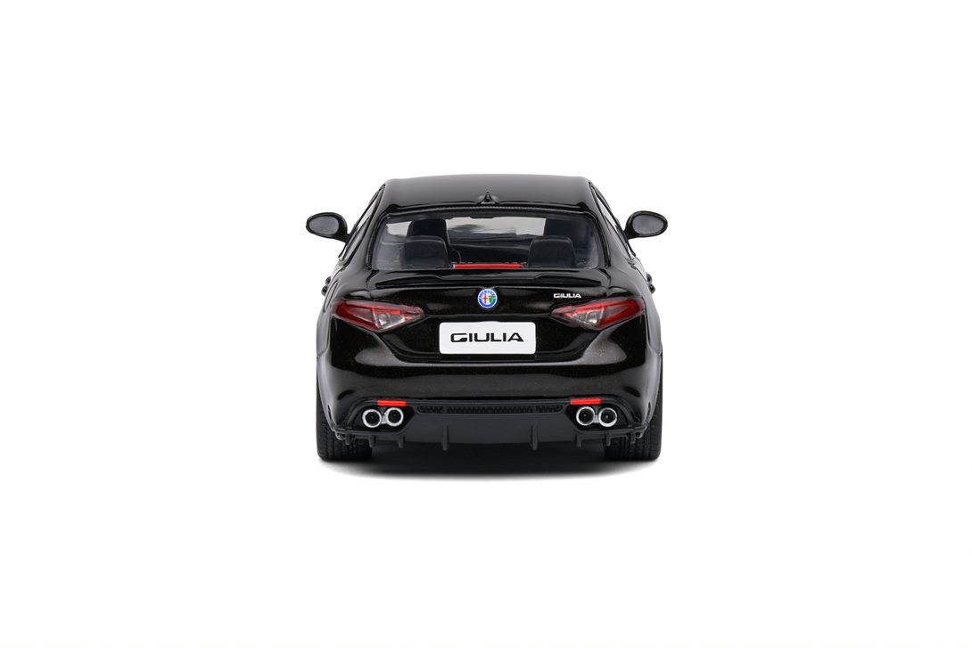 ALFA ROMEO GIULIA QUADRIFOGLIO BLACK – Bild 4