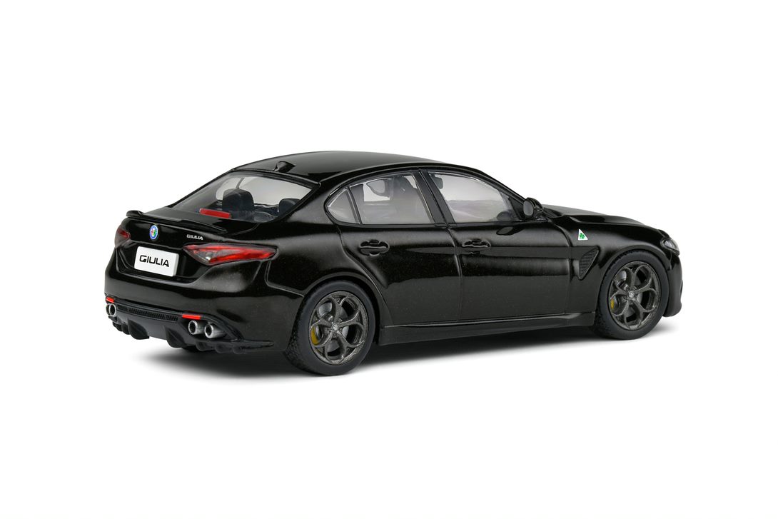 ALFA ROMEO GIULIA QUADRIFOGLIO BLACK – Bild 7