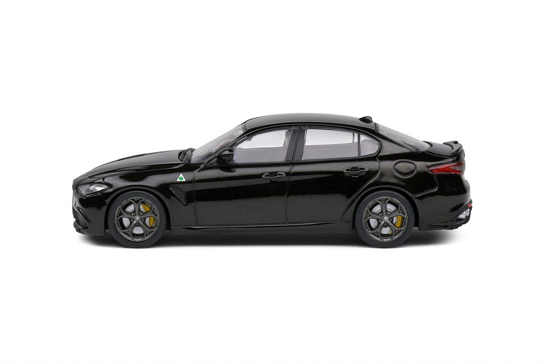 ALFA ROMEO GIULIA QUADRIFOGLIO BLACK – Bild 8