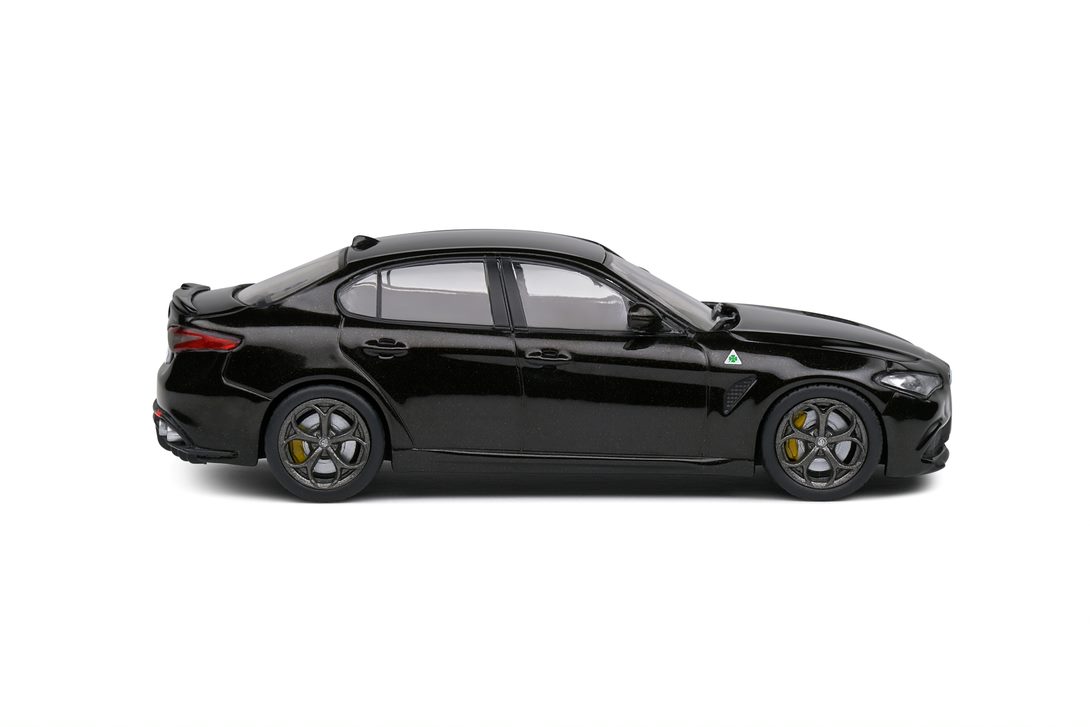 ALFA ROMEO GIULIA QUADRIFOGLIO BLACK – Bild 9