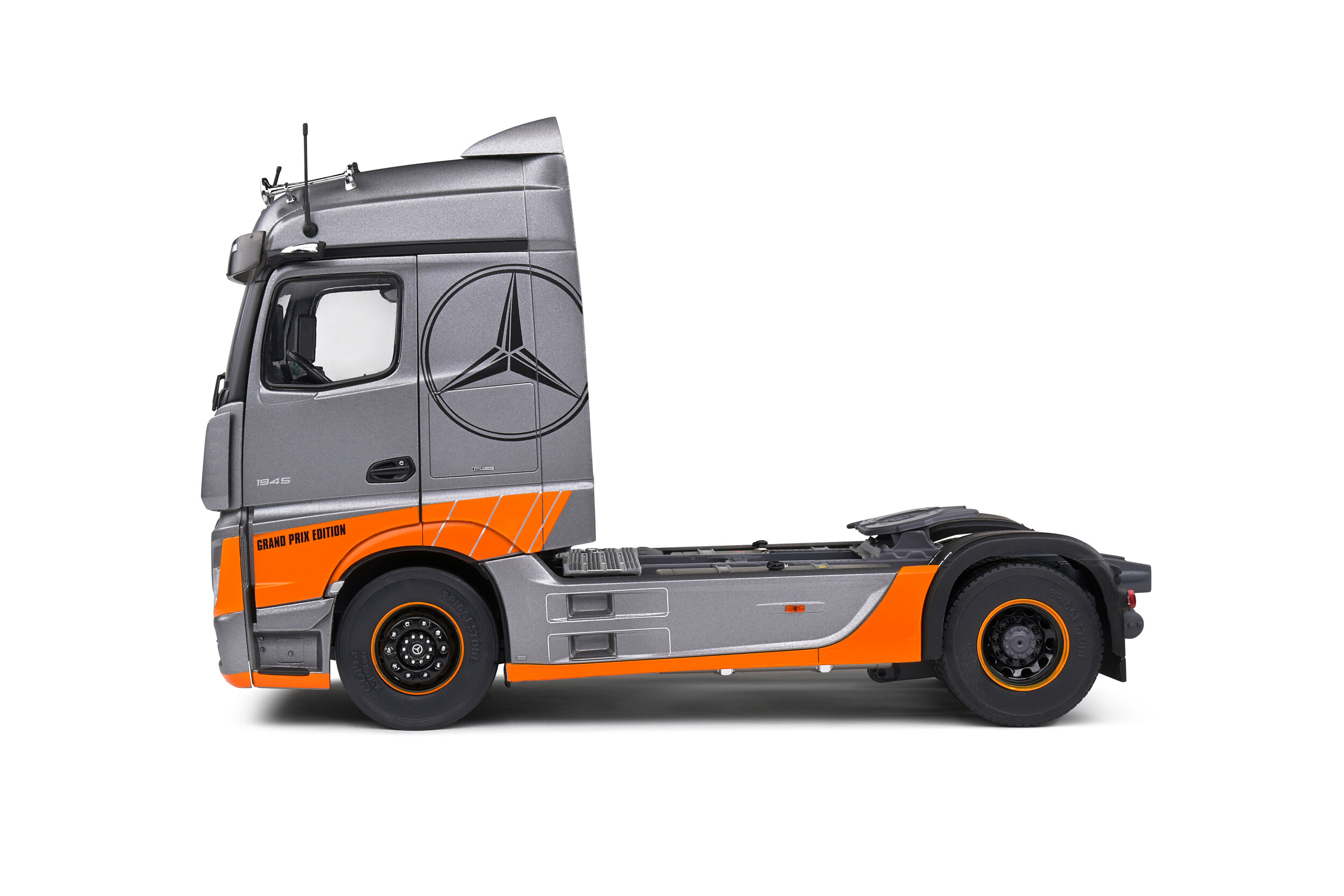 MERCEDES-BENZ ACTROS L GRAND PRIX EDITION SILVER 2019 – Bild 3