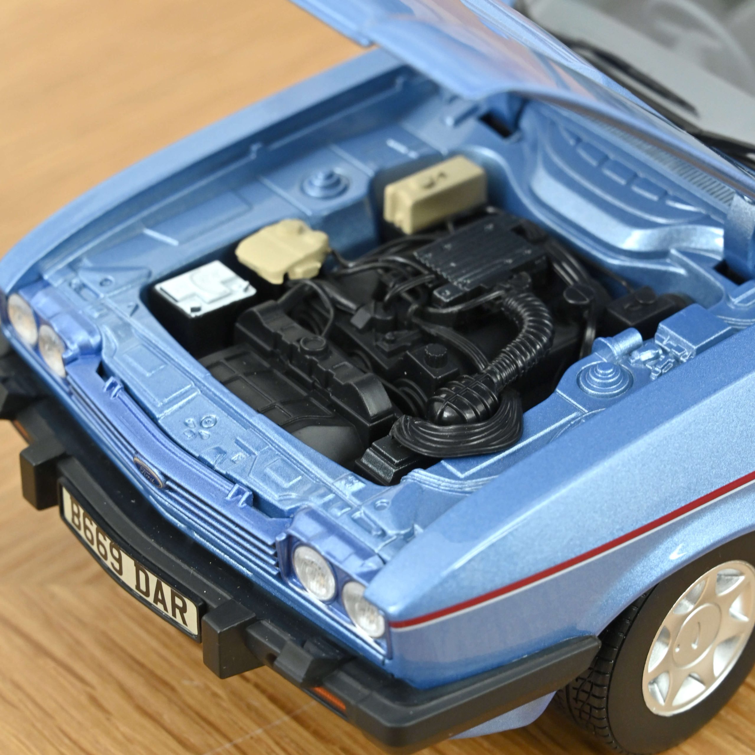 Ford Capri Mk.III 2.8 Injection RHD 1984 Paris Blue metallic - immagine 3