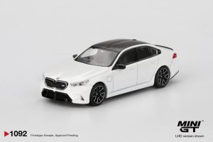 BMW M5 (G90) ALPINE WHITE 2025
