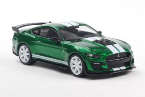 SHELBY MUSTANG GT500 ERUPTION GREEN METALLIC W/WHITE STRIPES 2020