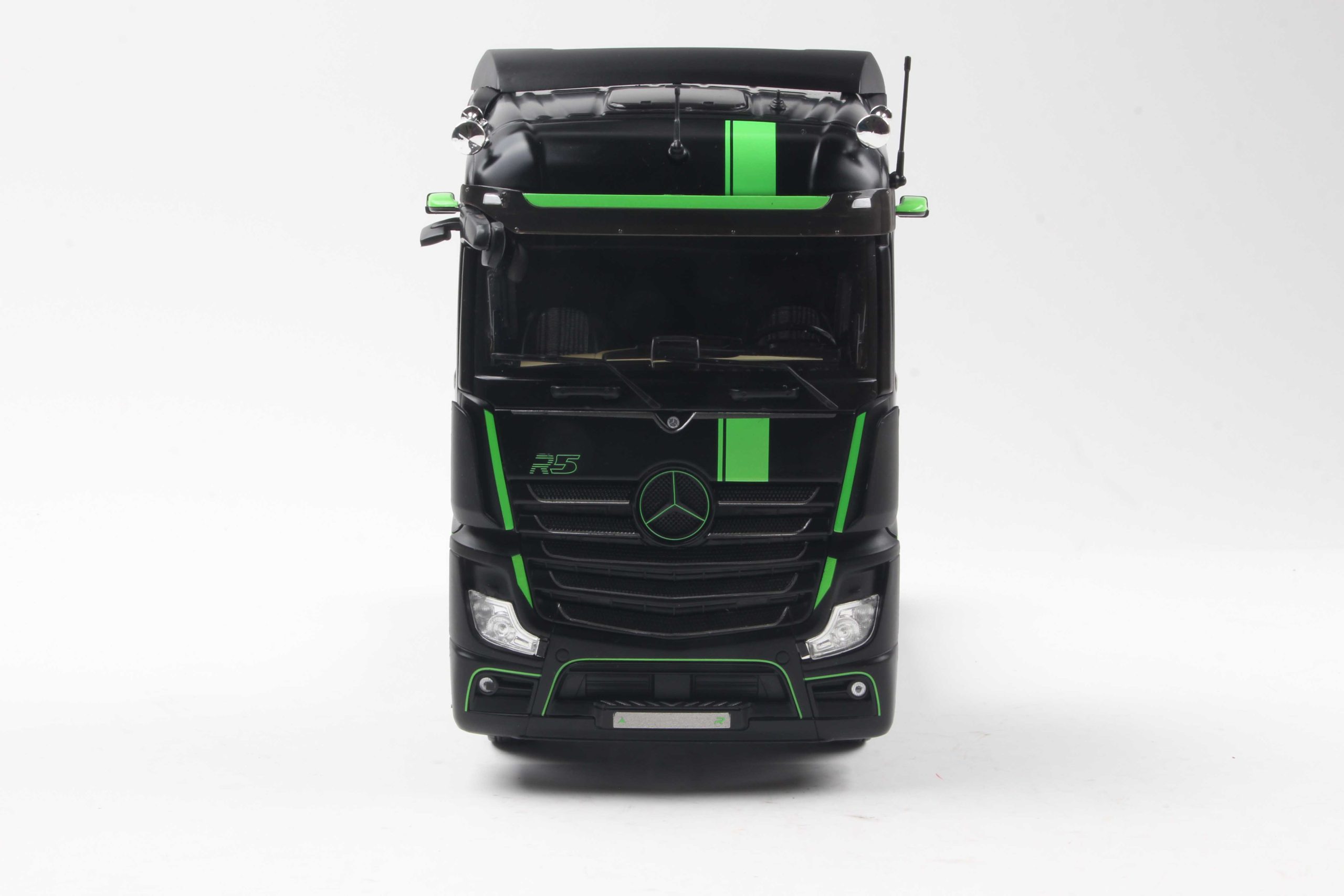 MERCEDES-BENZ ACTROS R5 ITALIAN COLLECTION BLACK 2021 – Bild 5