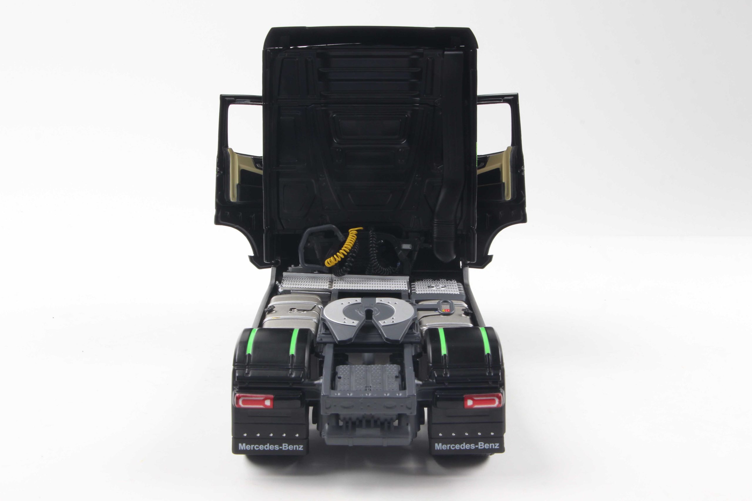 MERCEDES-BENZ ACTROS R5 ITALIAN COLLECTION BLACK 2021 – Bild 3