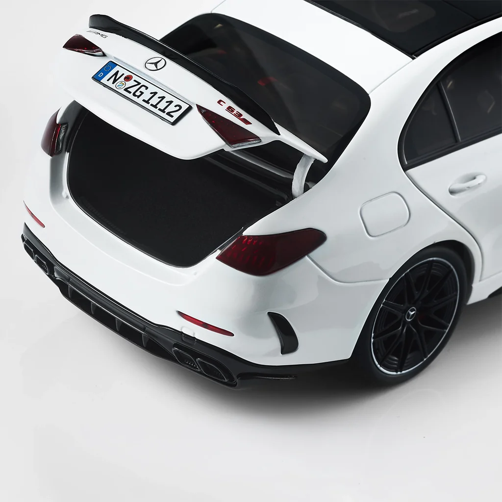Mercedes-AMG C 63 S E Performance - Image 3
