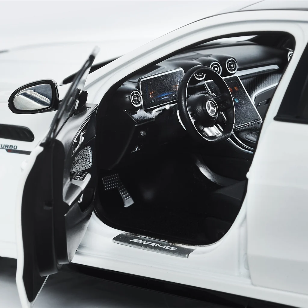 Mercedes-AMG C 63 S E Performance - Image 2