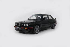 1:8 BMW M3 E30 SPORT EVOLUTION BLACK II 1990 – WITH SHOWCASE