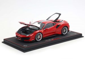 Ferrari 488 Pista – metal diecast – full open Rosso corsa with stripe – LUXURY PACK – BASE AND CASE INCLUDED