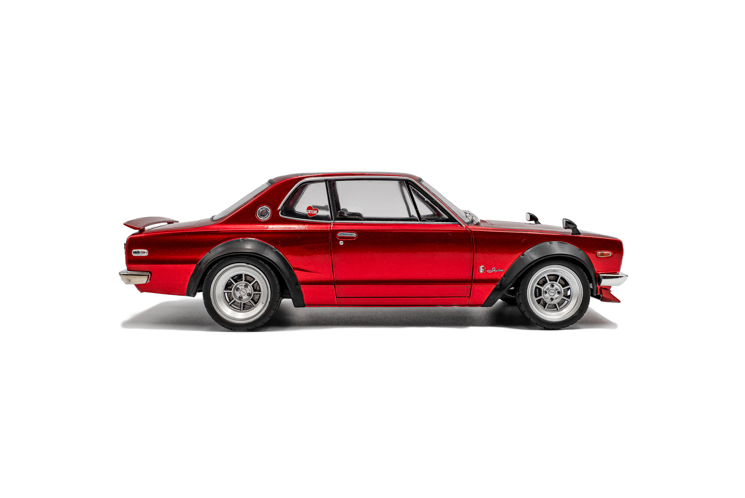 NISSAN SKYLINE 2000 GT-R (KPGC10) HAKOSUKA SOLIDO WORKS RED METALIC - Image 4