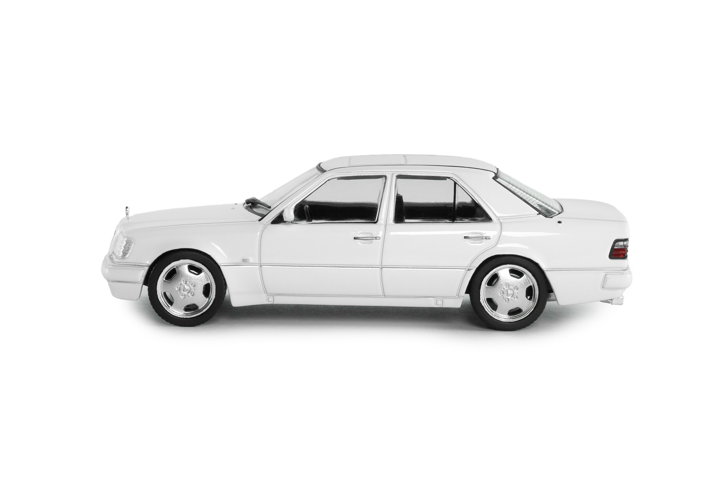 MERCEDES-BENZ (W124) E60 AMG WHITE 1994 - Image 8