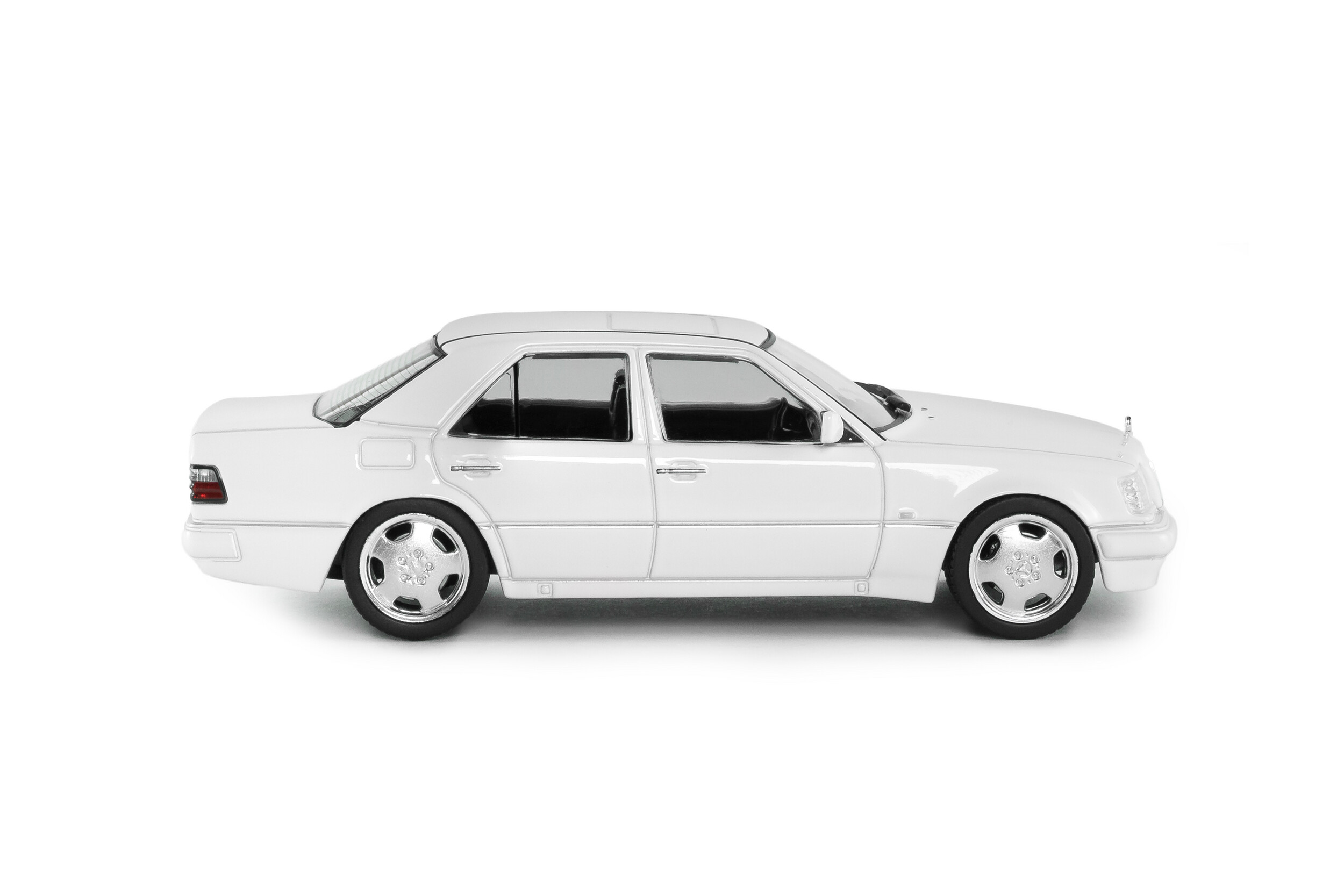 MERCEDES-BENZ (W124) E60 AMG WHITE 1994 - Image 5